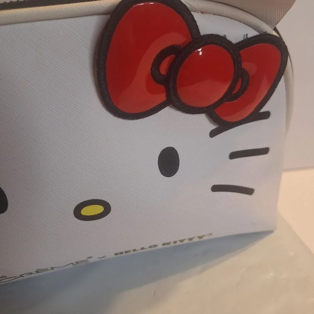 New With Tags Creme Shop X Hello Kitty Makeup Bag
